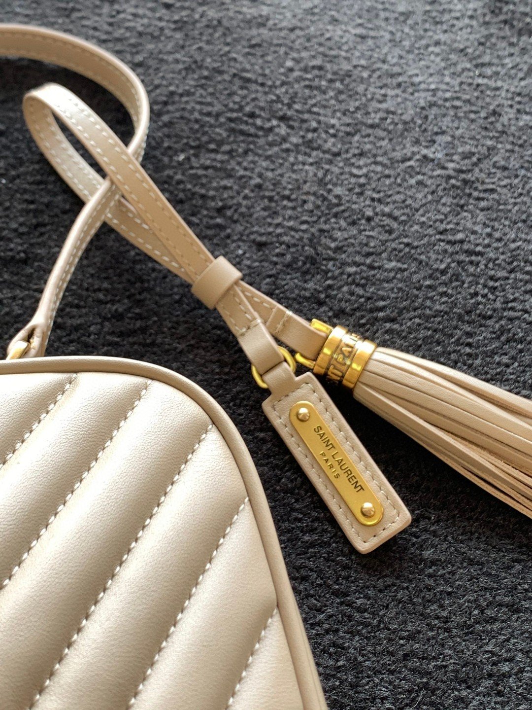超A貨YSL聖羅蘭包包 lou絎縫皮革相機袋 Saint Laurent Monogram肩背袋 卡其