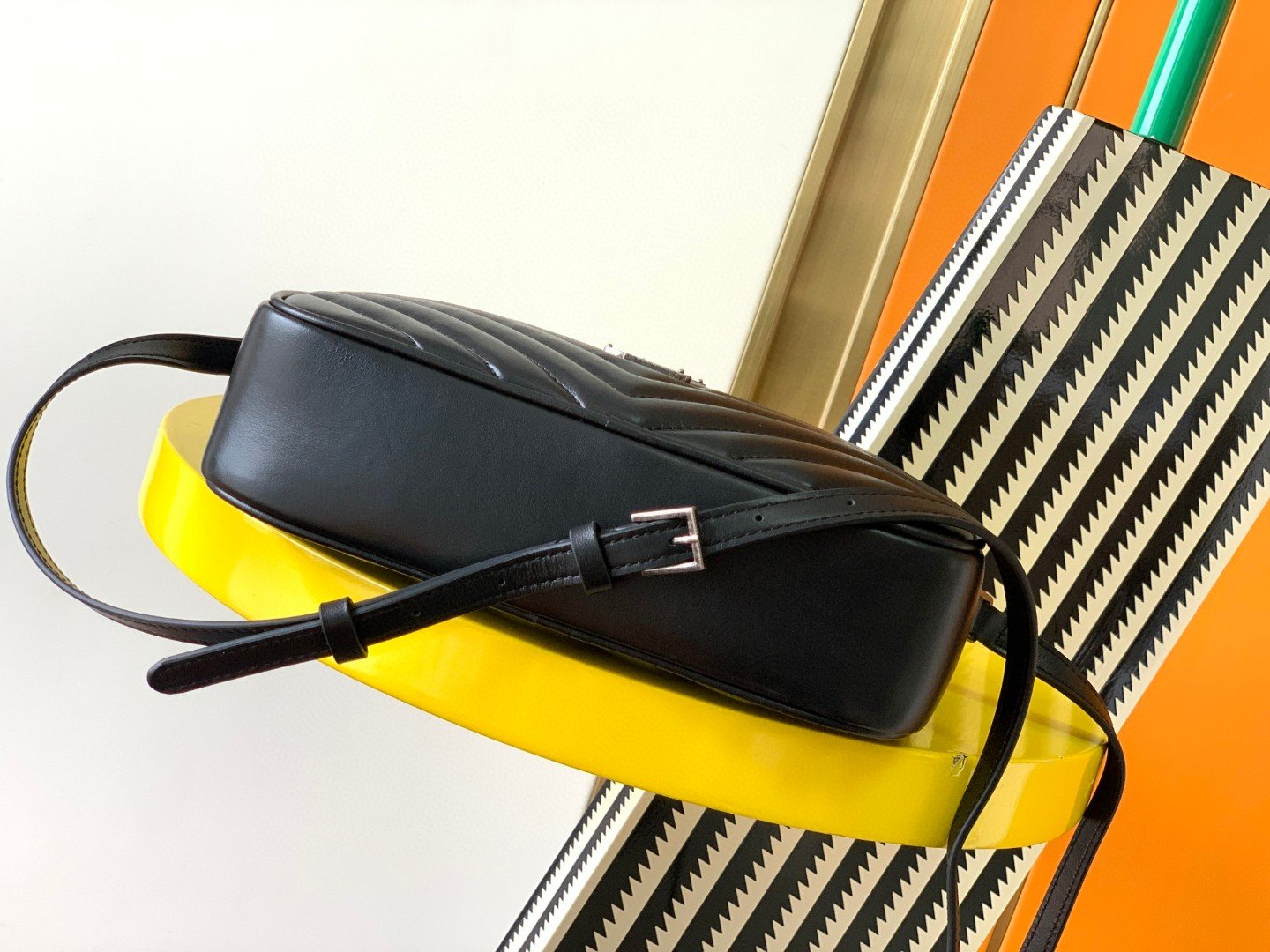 超A貨YSL聖羅蘭包包 lou絎縫皮革相機袋 Saint Laurent Monogram肩背袋 黑色銀扣