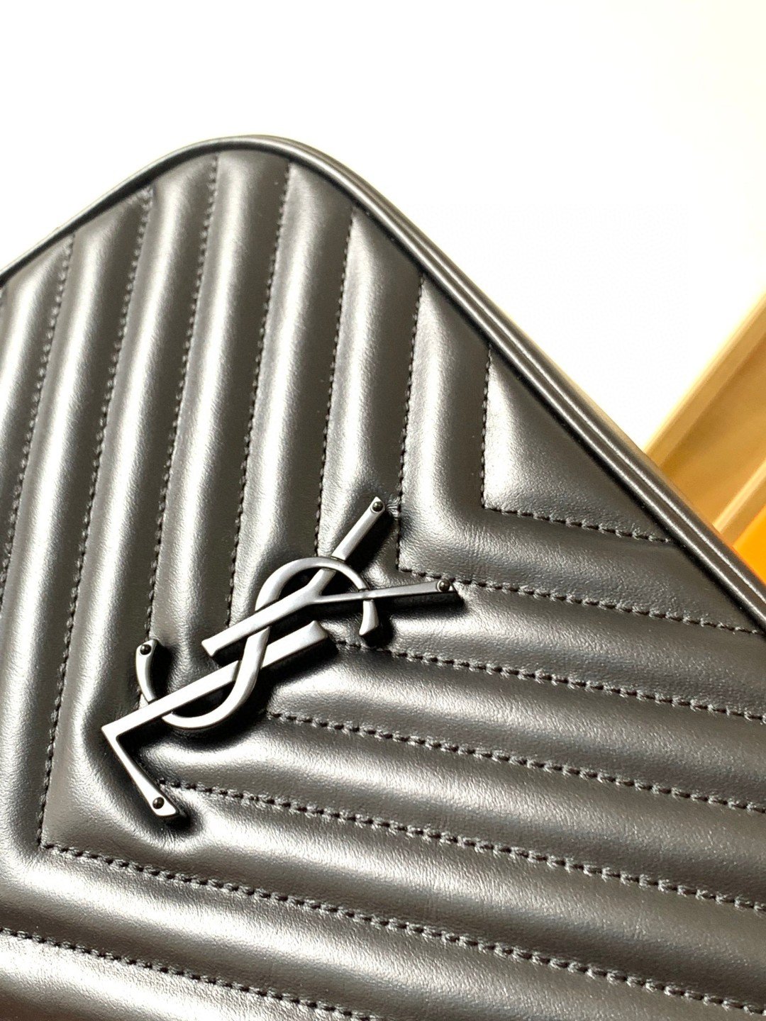 超A貨YSL聖羅蘭包包 lou絎縫皮革相機袋 Saint Laurent Monogram肩背袋 黑色黑扣