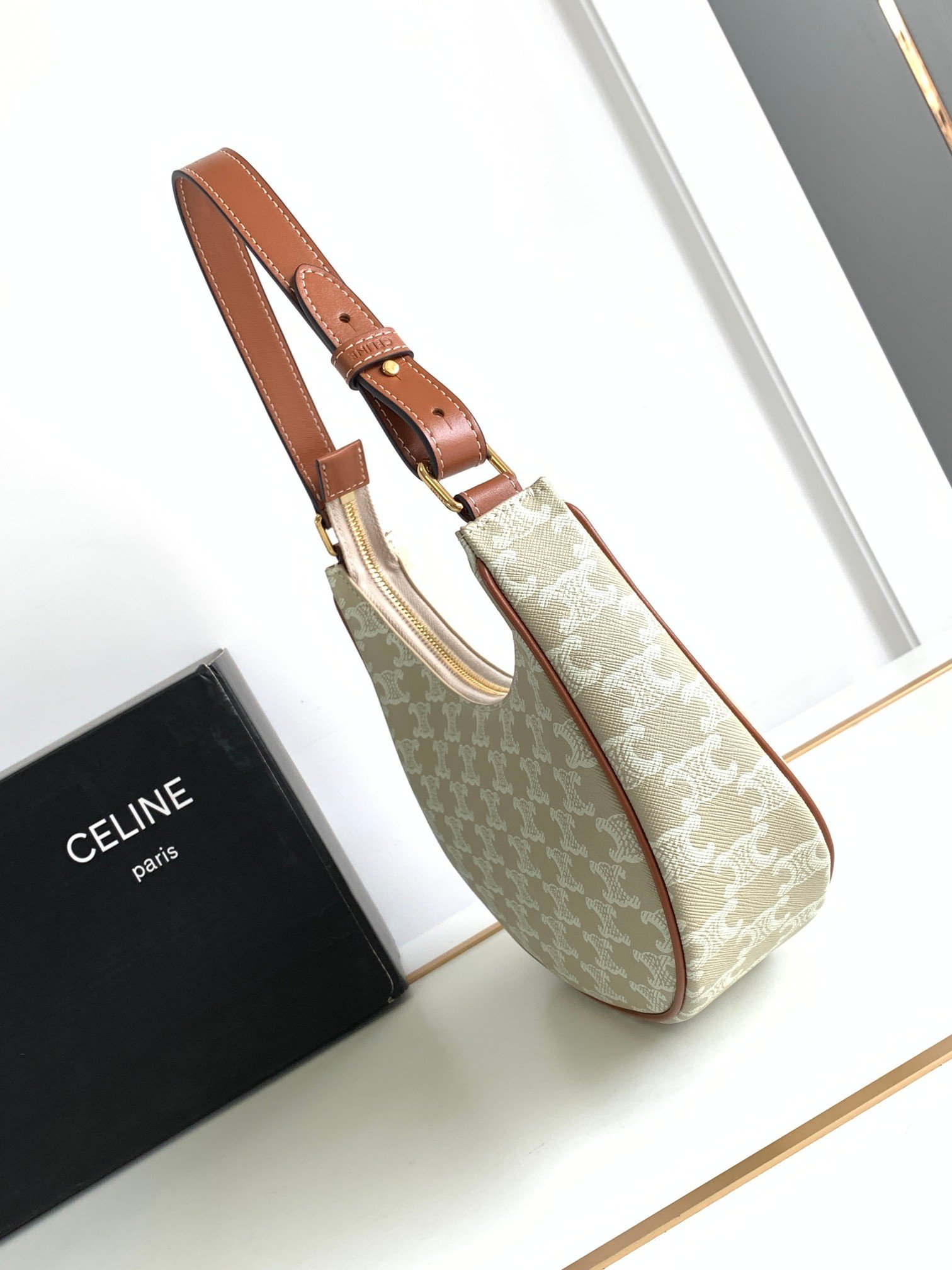 Celine賽琳高仿原單復刻包包 CELINE TRIOMPHE AVA 全新標誌印花牛皮革手袋