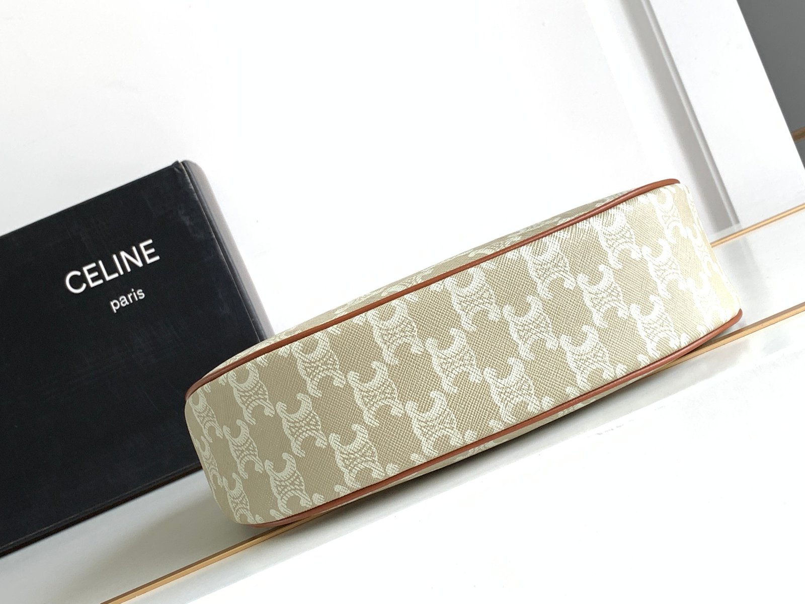 Celine賽琳高仿原單復刻包包 CELINE TRIOMPHE AVA 全新標誌印花牛皮革手袋