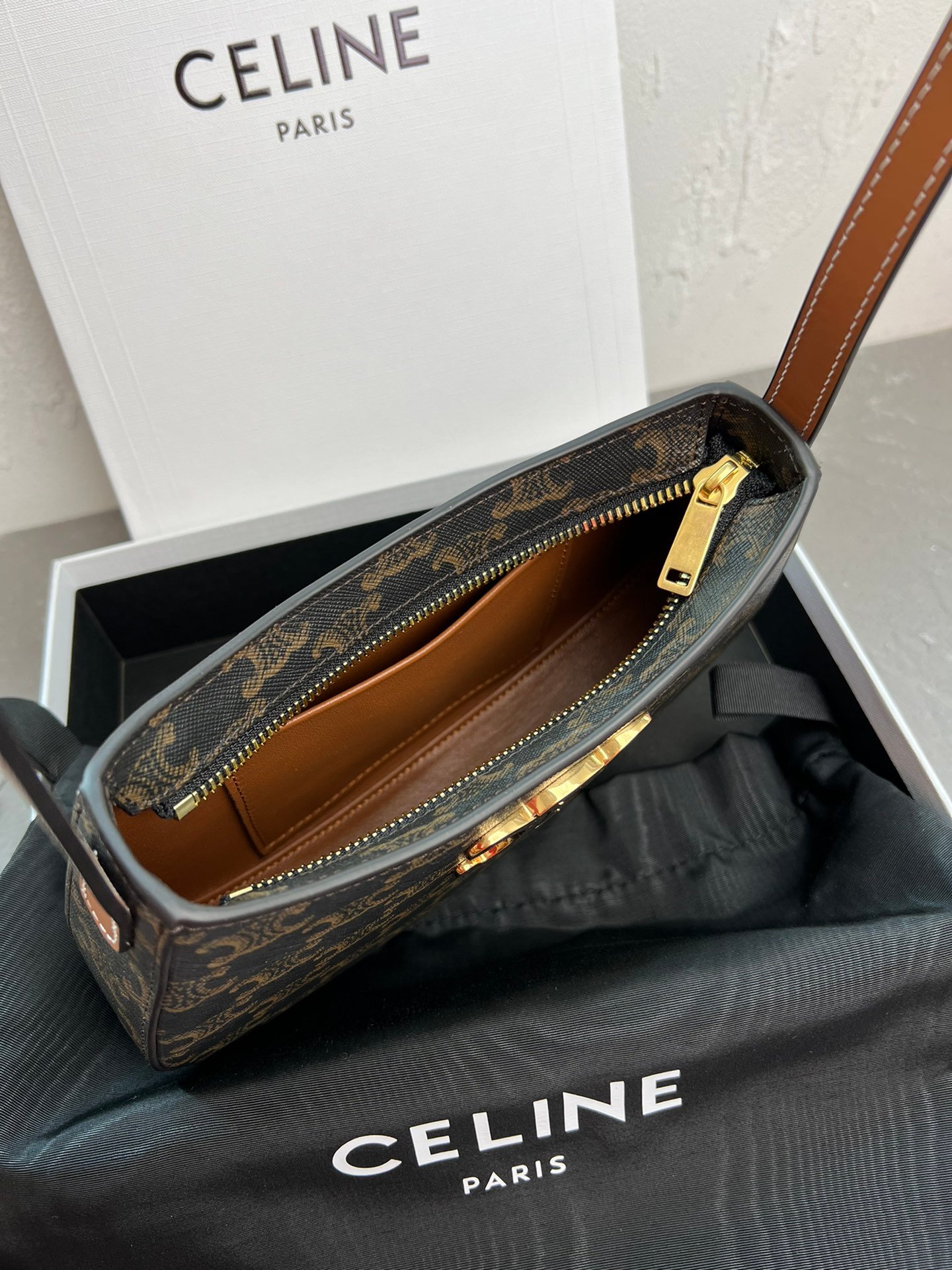 Celine賽琳高仿復刻原單包包 CELINE 2024 TILLY中號亮澤牛皮革手袋 花紋