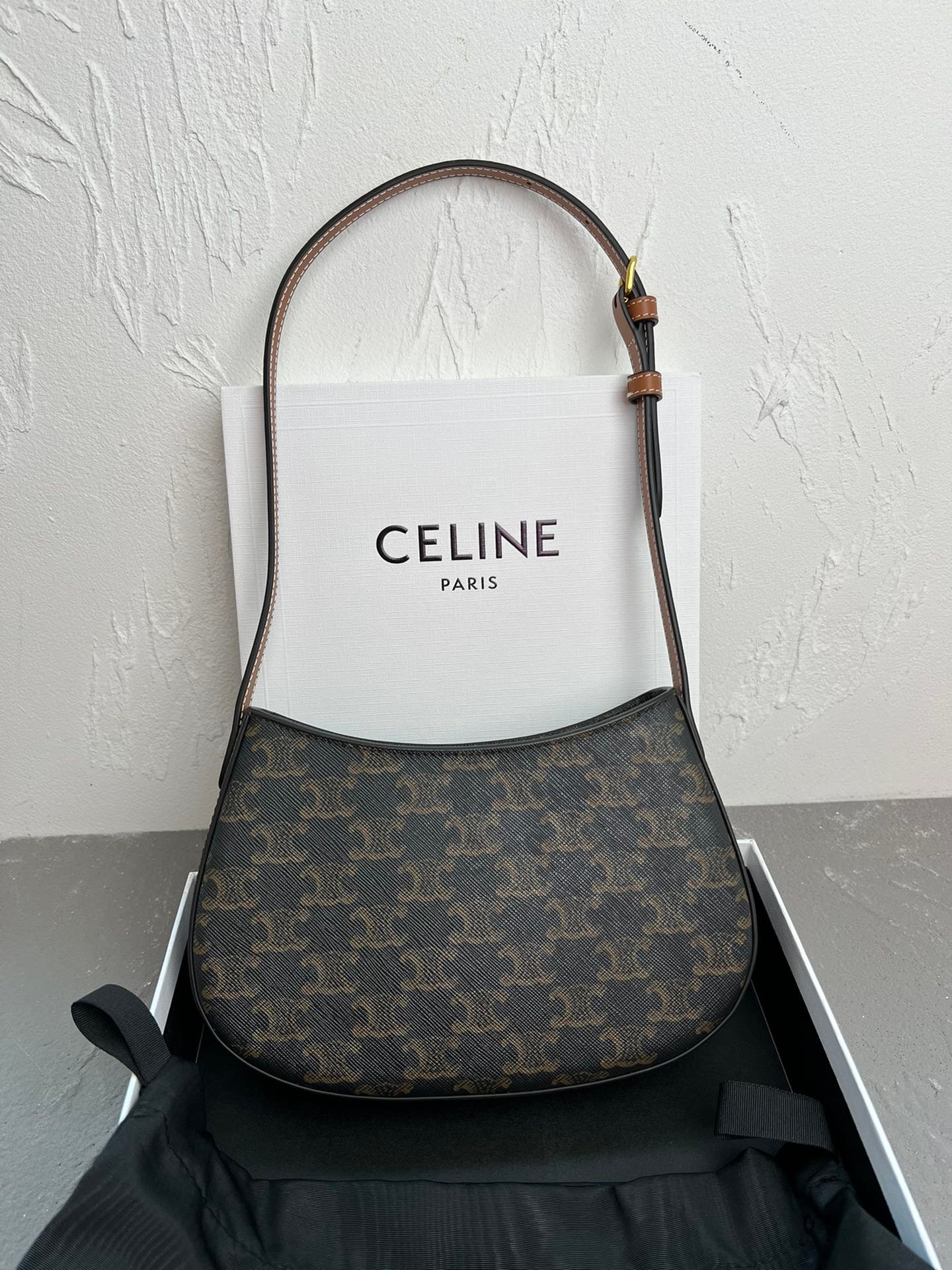 Celine賽琳高仿復刻原單包包 CELINE 2024 TILLY中號亮澤牛皮革手袋 花紋