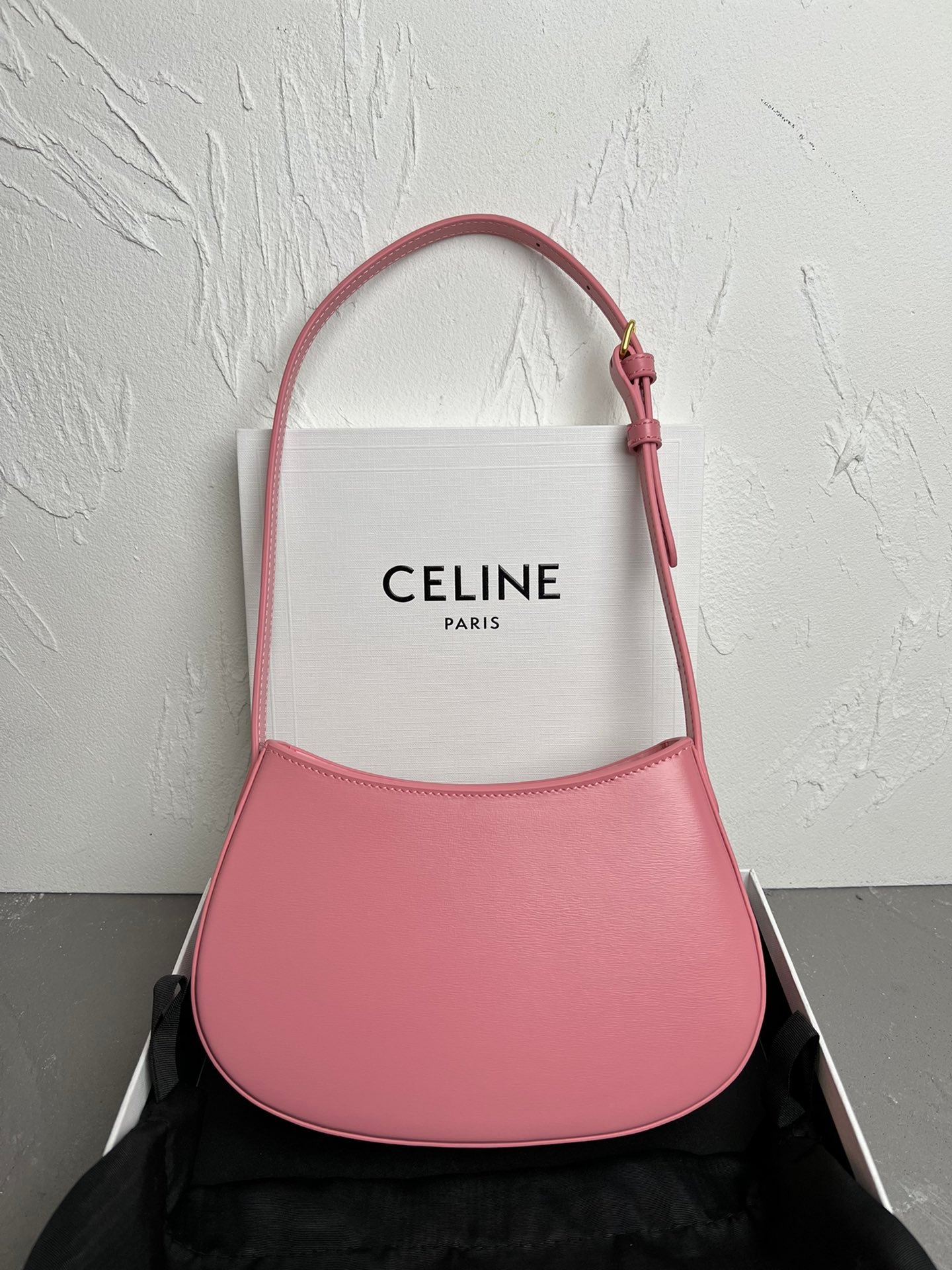 Celine賽琳高仿復刻原單包包 CELINE 2024 TILLY中號亮澤牛皮革手袋粉紅色