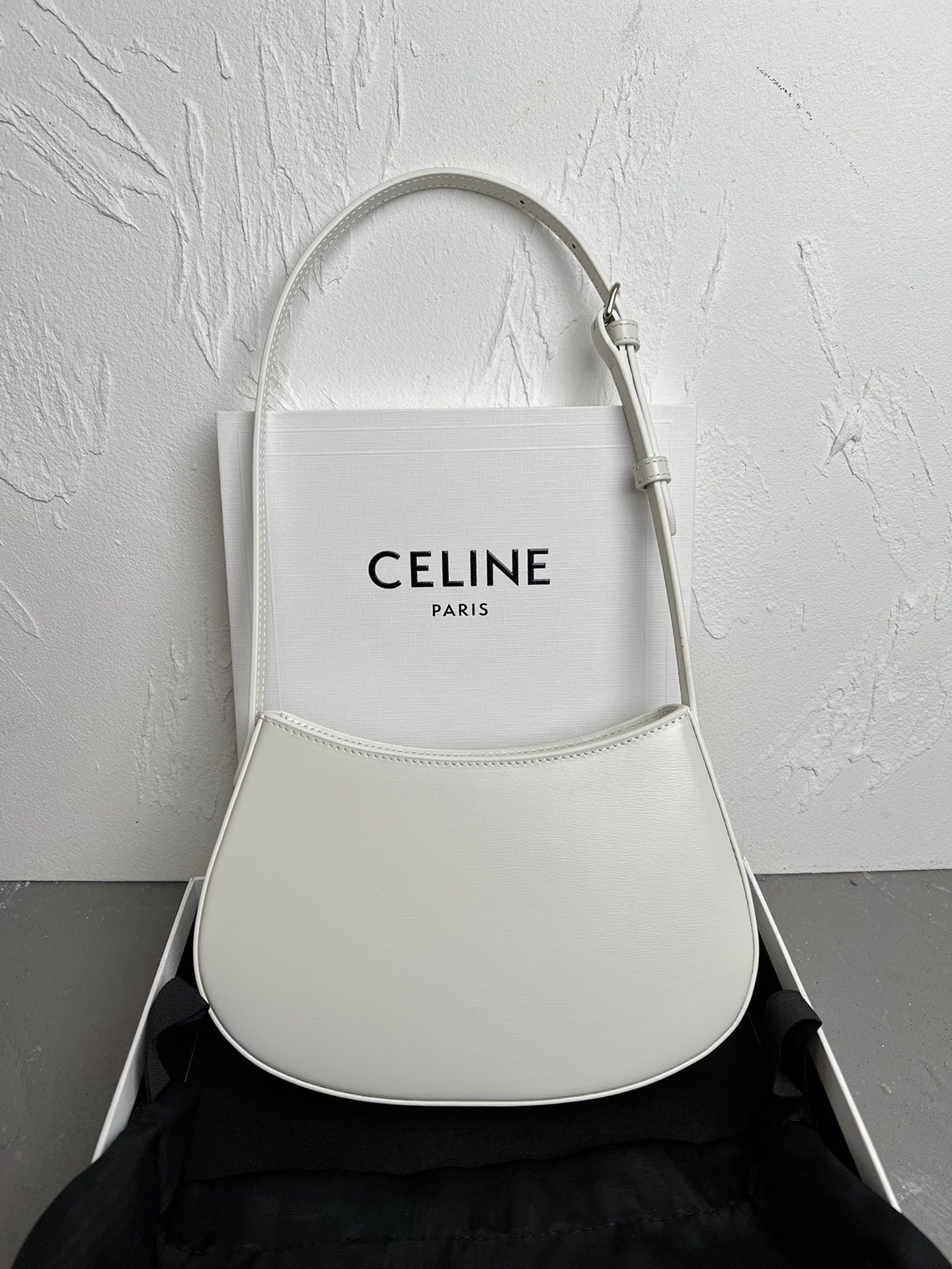 Celine賽琳高仿復刻原單包包 CELINE 2024 TILLY中號亮澤牛皮革手袋 白色