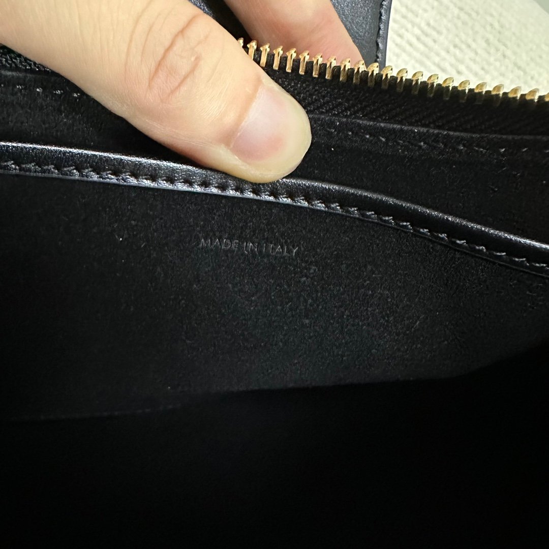 Celine賽琳一比一復刻包包 光滑牛皮革中型AVA TRIOMPHE手袋腋下單肩包 黑色