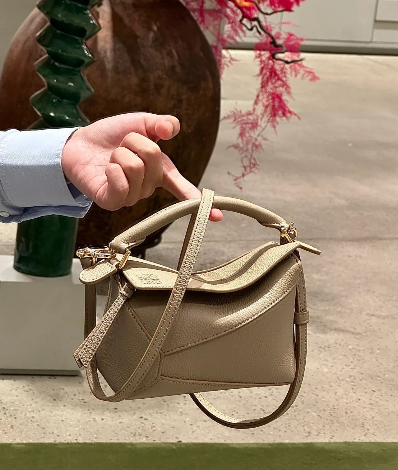 loewe羅意威高仿超A貨複刻柔軟粒面牛皮革Puzzle Edge手袋 沙色/荔紋 