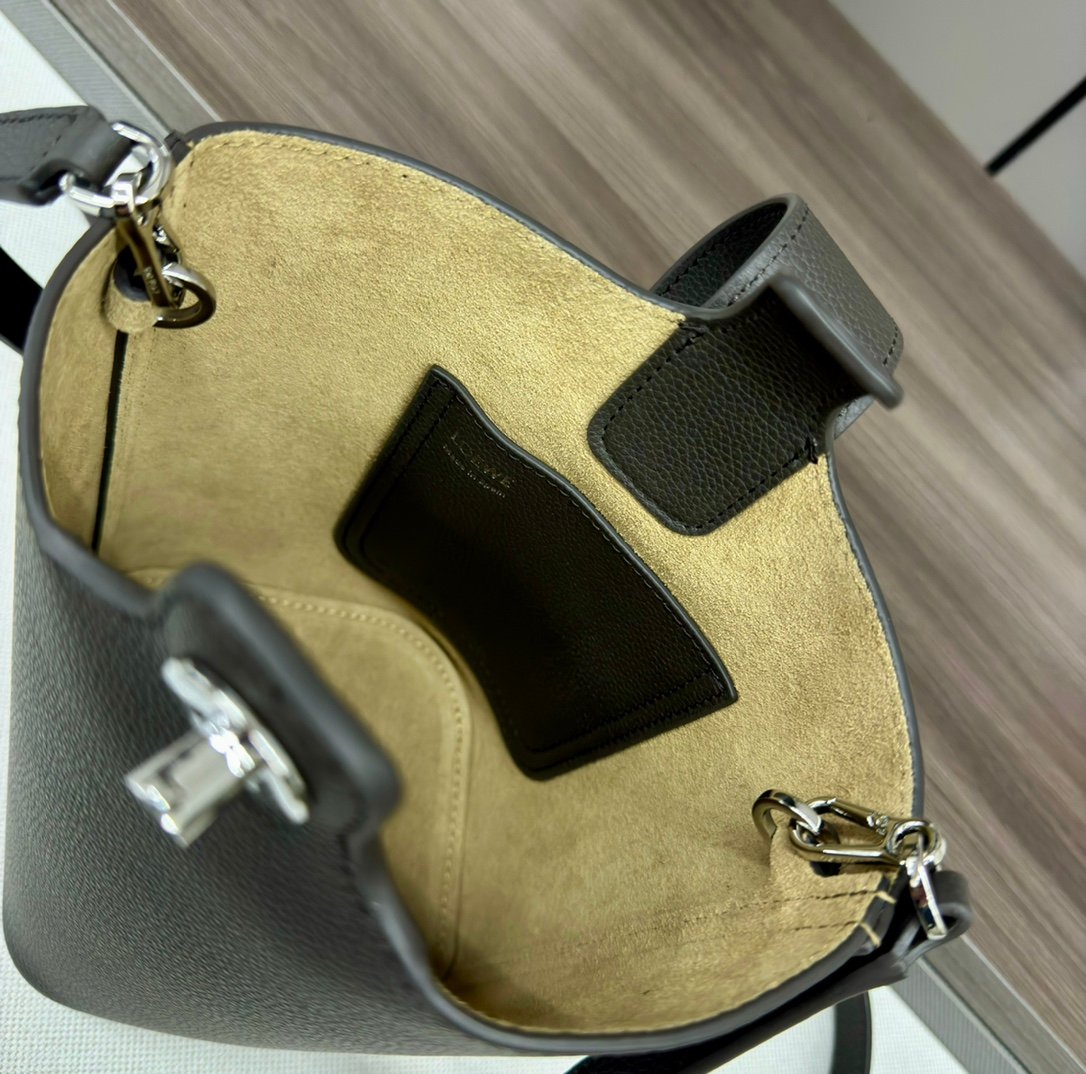 loewe羅意威高仿複刻包包 mini柔軟牛皮革Pebble Bucket水桶包 灰咖/荔
