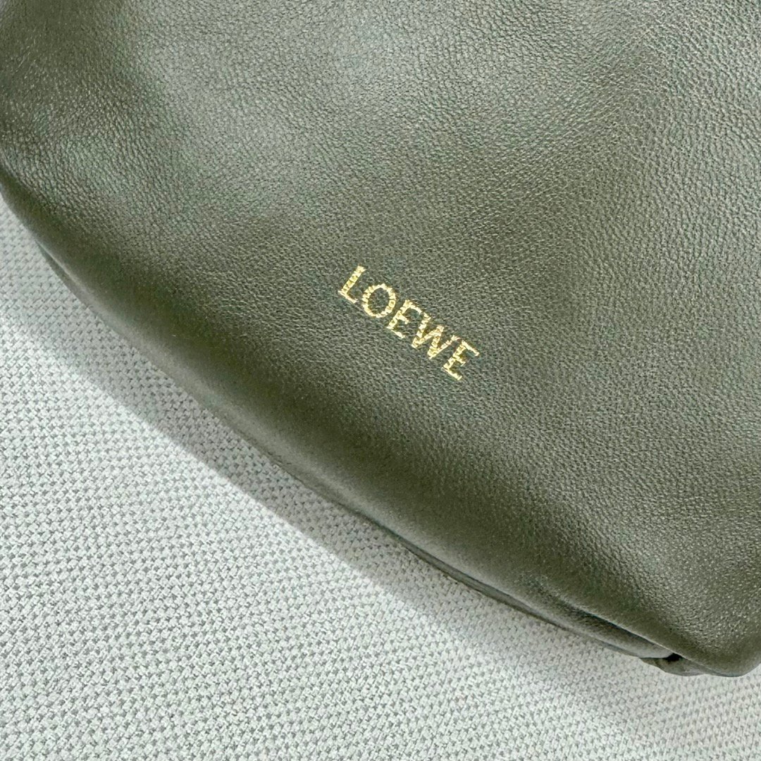 loewe羅意威超A貨手拿包 新款迷你納帕羊皮革 Flamenco Purse 手拿包深卡其綠