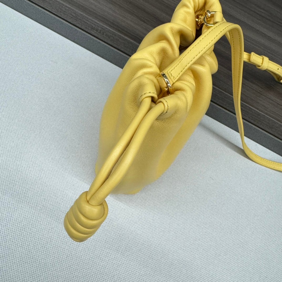 loewe羅意威超A貨手拿包 新款迷你納帕羊皮革 Flamenco Purse 手拿包 糖黃
