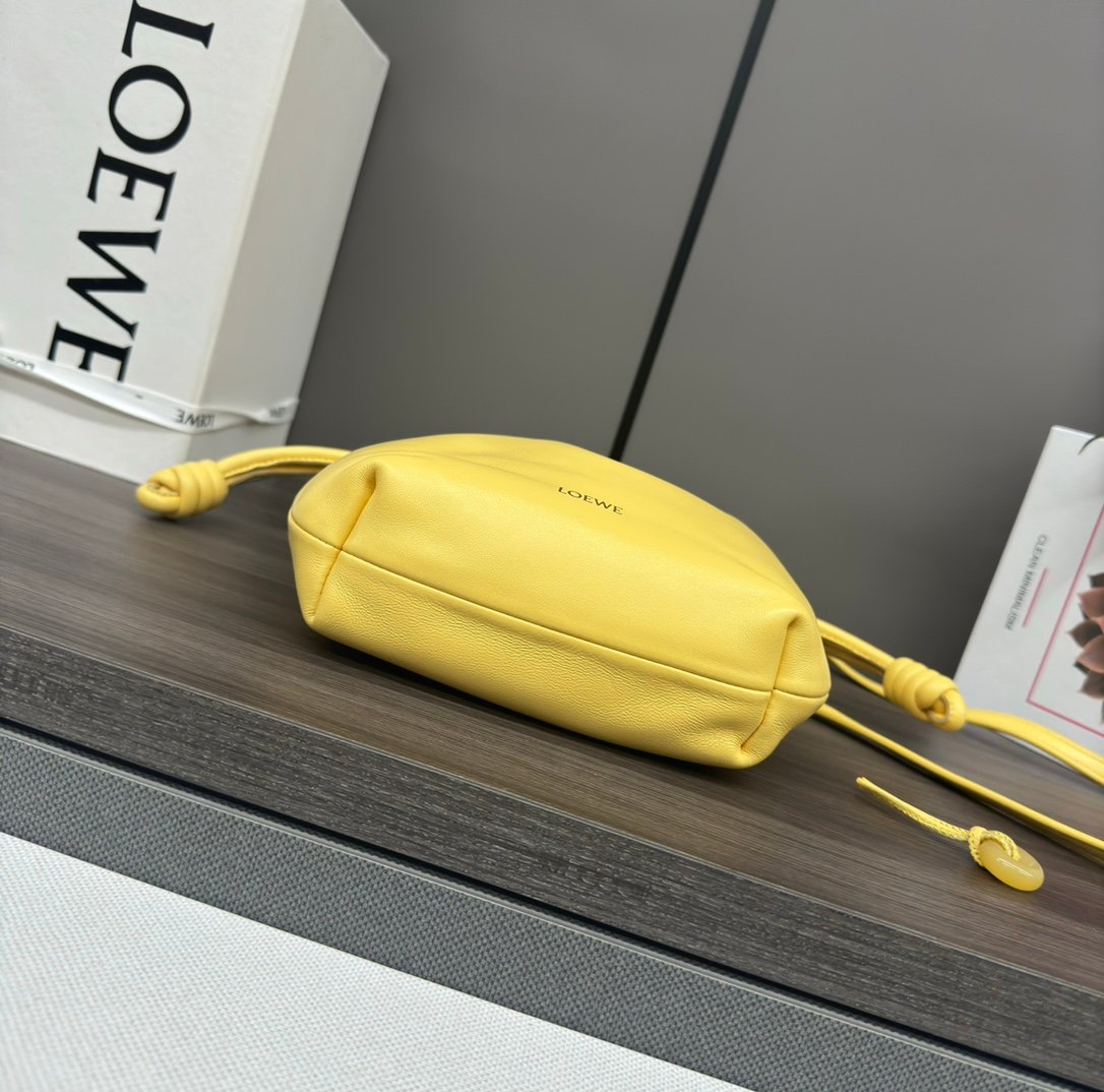 loewe羅意威超A貨手拿包 新款迷你納帕羊皮革 Flamenco Purse 手拿包 糖黃