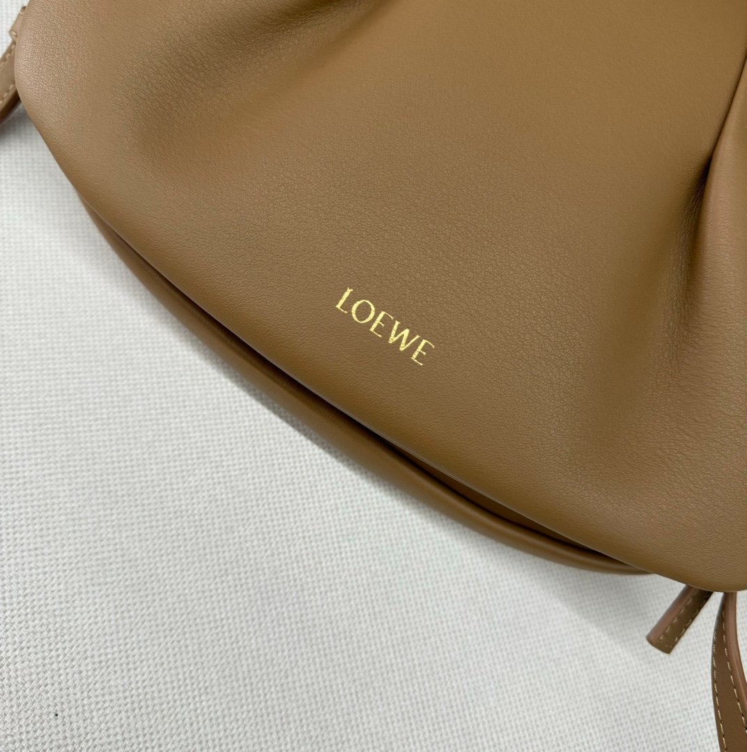 loewe羅意威精仿超A貨包包 新款 闪亮纳帕牛皮革Paseo包 橡木棕