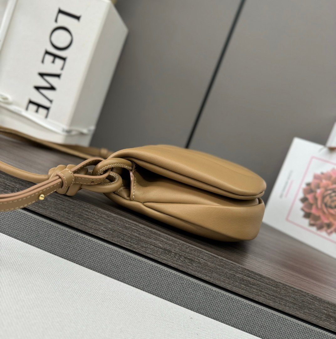 loewe羅意威精仿超A貨包包 新款 闪亮纳帕牛皮革Paseo包 橡木棕
