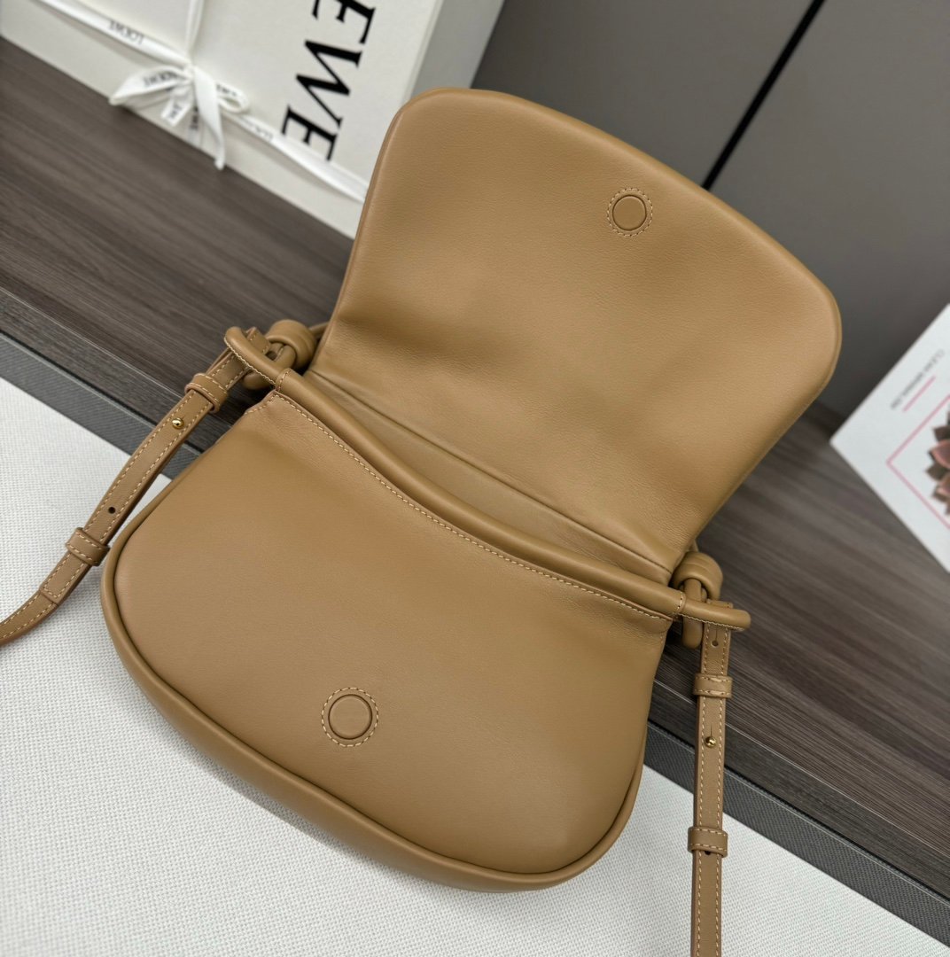 loewe羅意威精仿超A貨包包 新款 闪亮纳帕牛皮革Paseo包 橡木棕