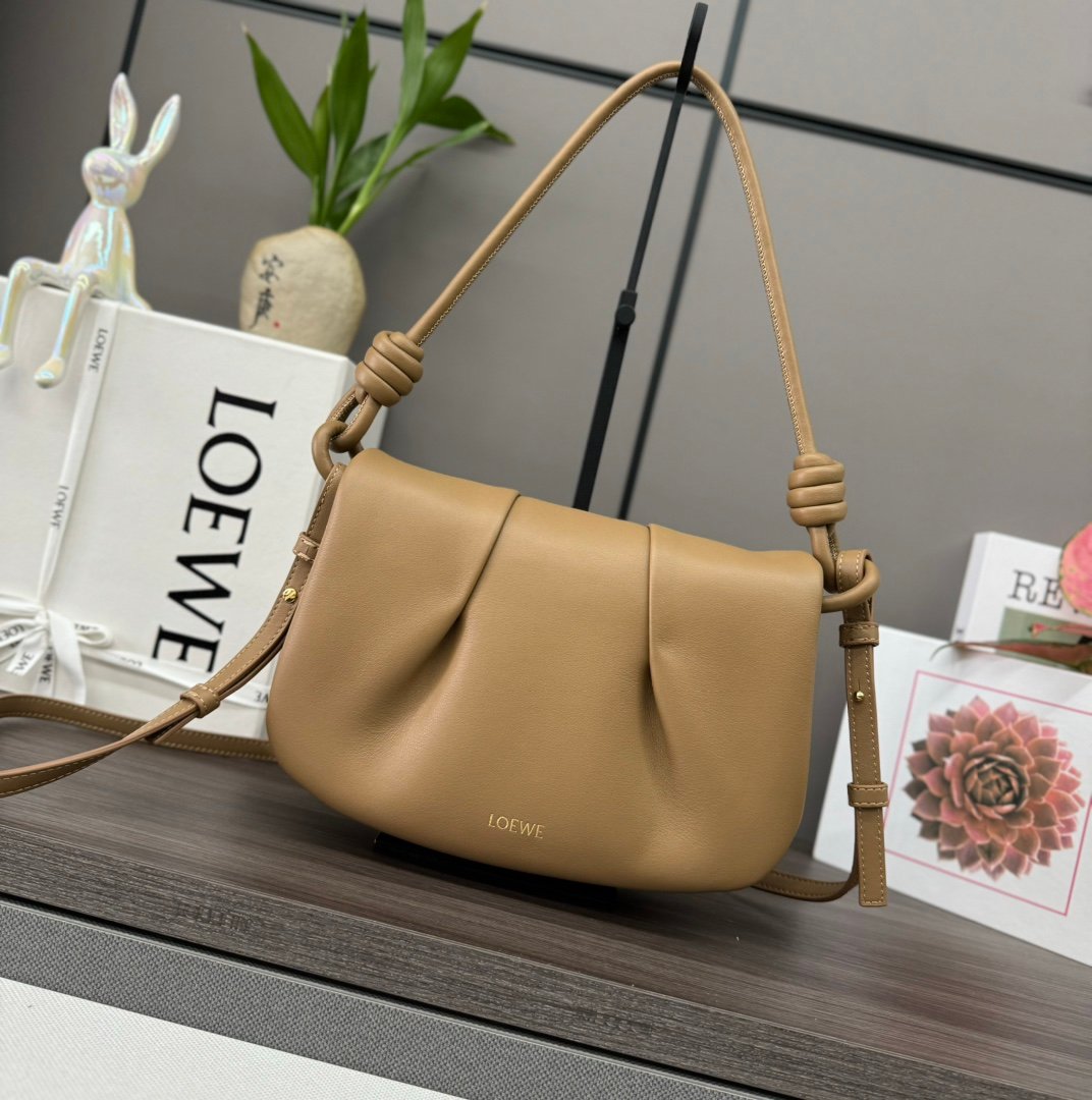 loewe羅意威精仿超A貨包包 新款 闪亮纳帕牛皮革Paseo包 橡木棕