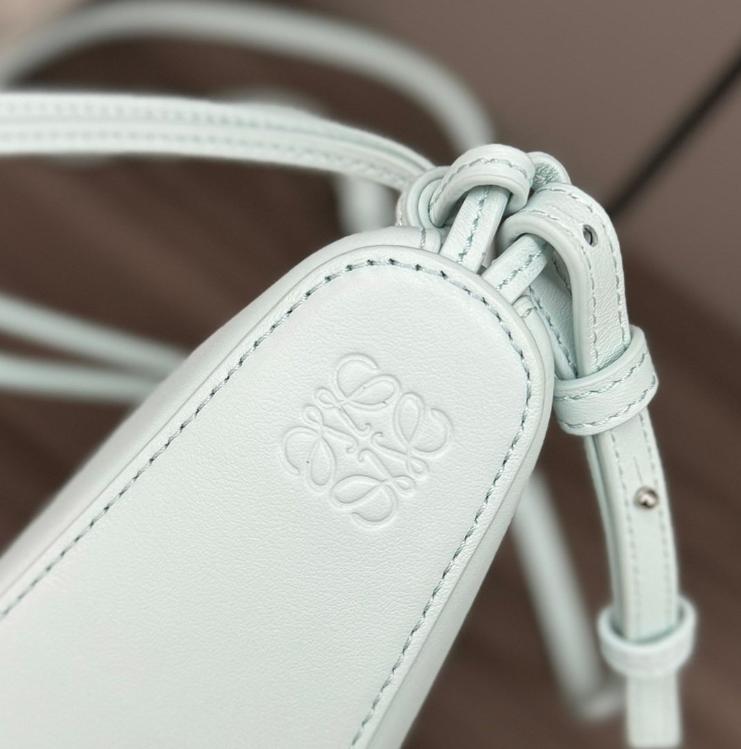 loewe羅意威高仿A貨包包 經典牛皮革Hammock hobo手袋 冰山藍