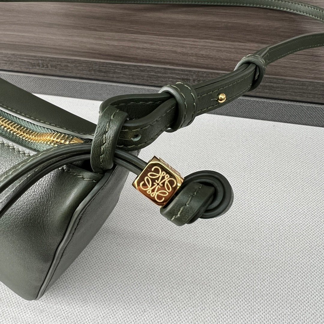 loewe羅意威高仿A貨包包 經典牛皮革Hammock hobo手袋 復古綠