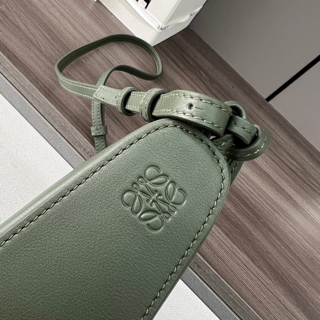 loewe羅意威高仿A貨包包 經典牛皮革Hammock hobo手袋 復古綠