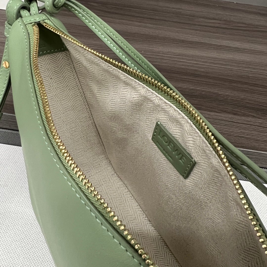 loewe羅意威高仿A貨包包 經典牛皮革Hammock hobo手袋 淡竹綠