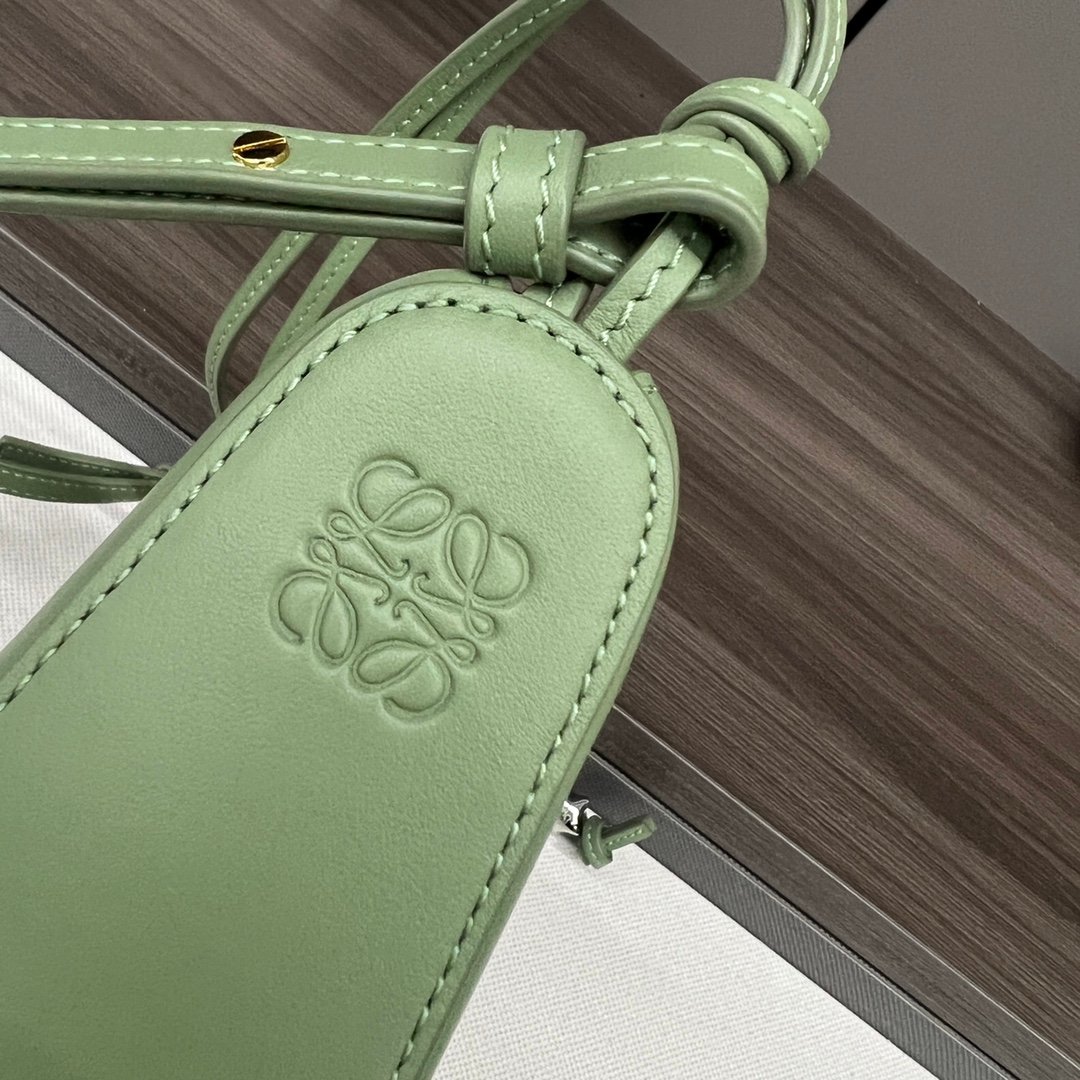 loewe羅意威高仿A貨包包 經典牛皮革Hammock hobo手袋 淡竹綠