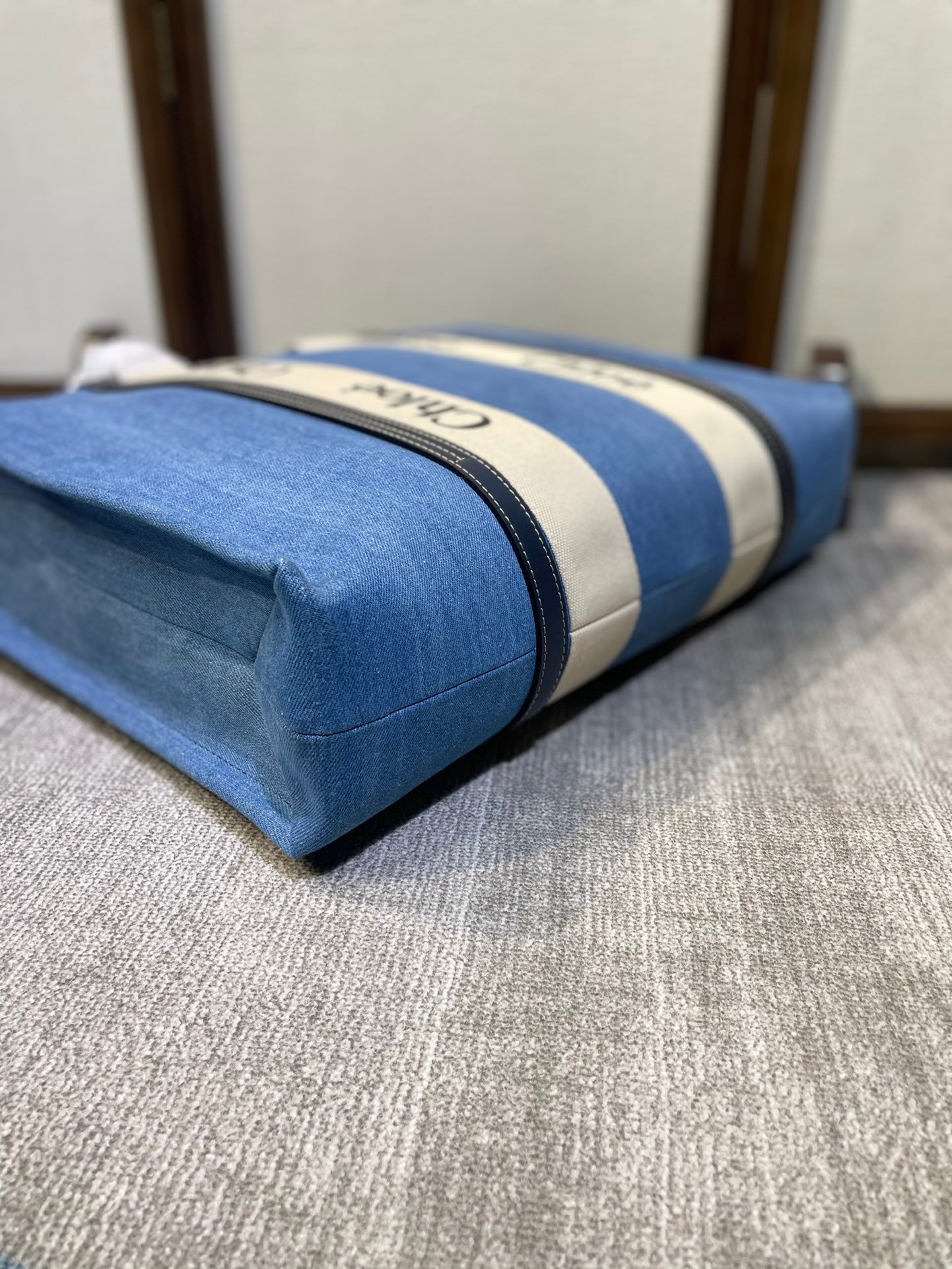 複刻名牌包Chloe蔻依 Chloé標識刺繡牛仔布 Woody大號托特包