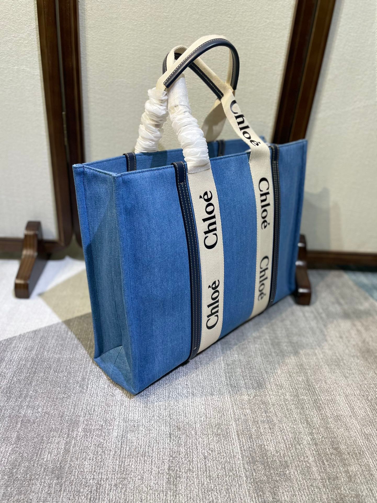 複刻名牌包Chloe蔻依 Chloé標識刺繡牛仔布 Woody大號托特包
