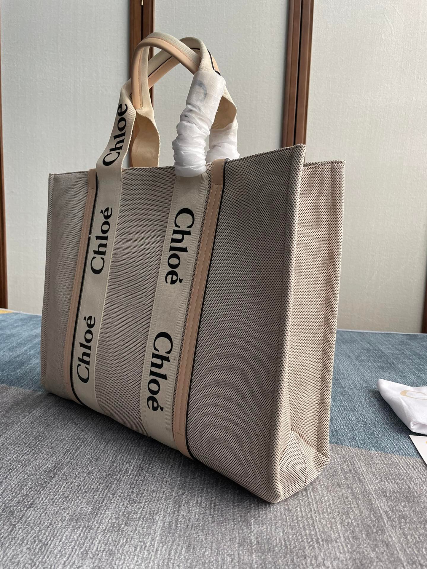 複刻名牌包Chloe蔻依 Chloé標識亞麻帆布 Woody大號托特包 卡其