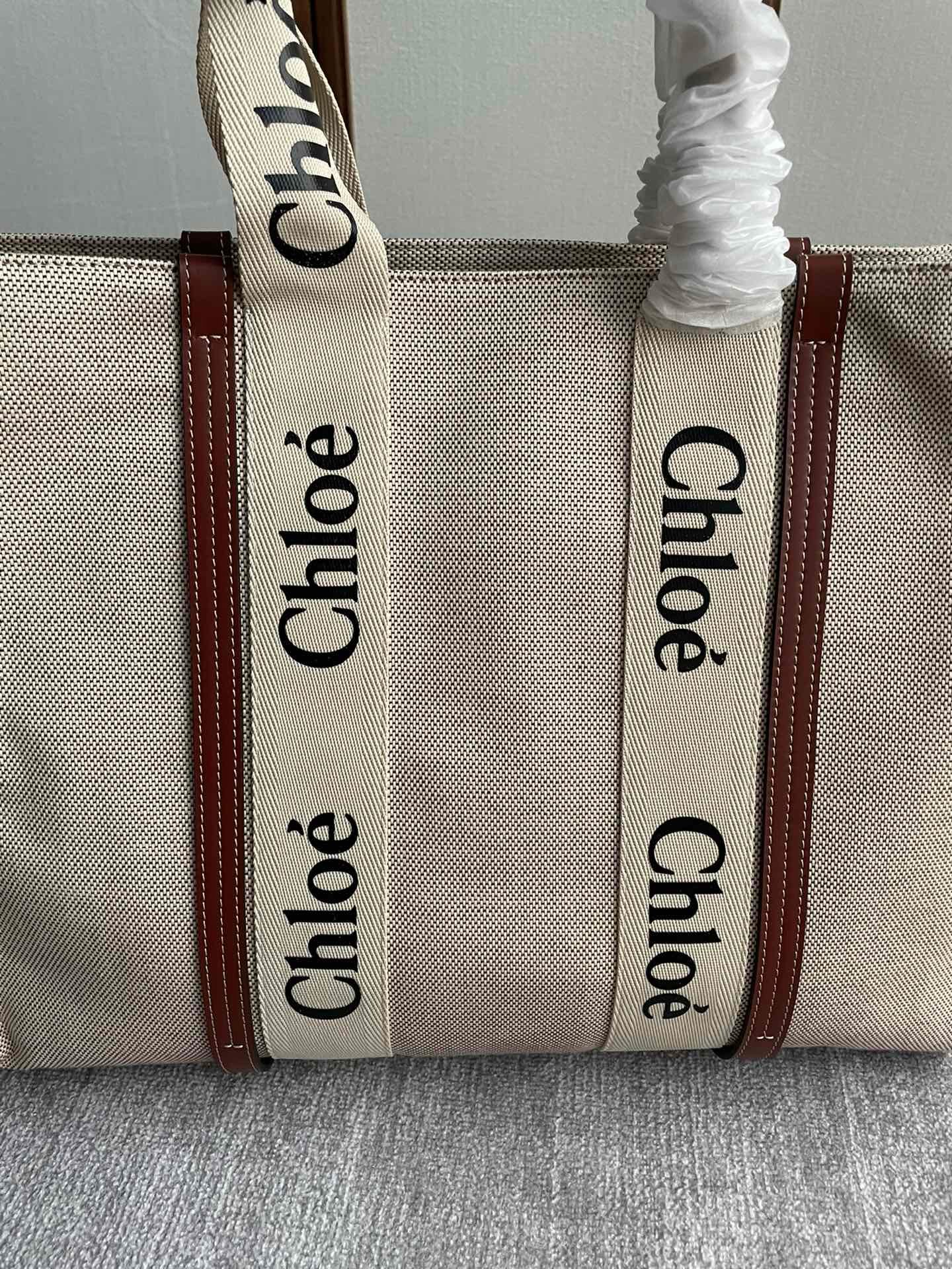 複刻名牌包Chloe蔻依 Chloé標識亞麻帆布 Woody大號托特包 棕色