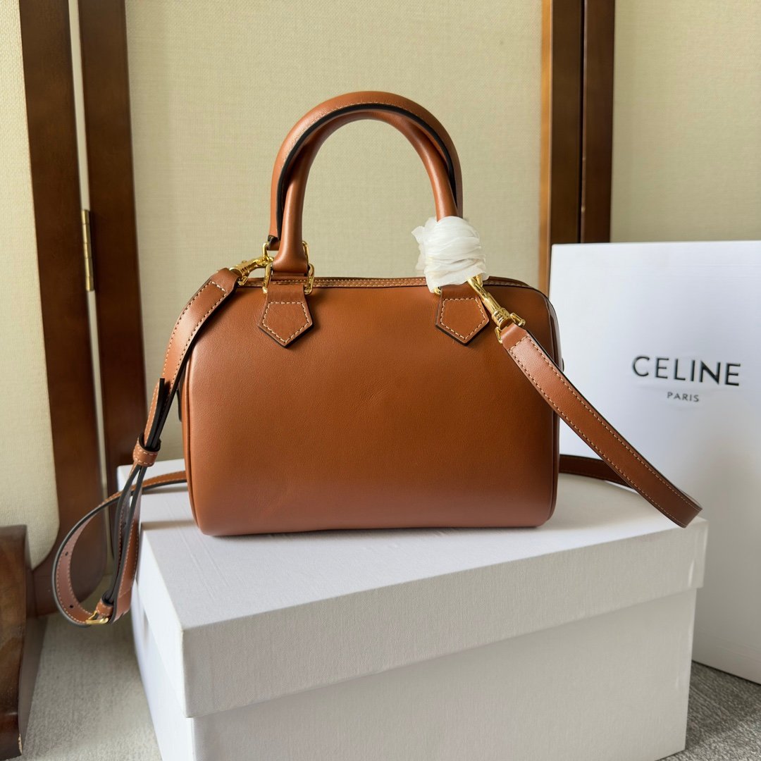 1比1高仿名牌包Celine賽琳 凱旋門光滑牛皮CUIR TRIOMPHE小型波士頓手袋 棕色