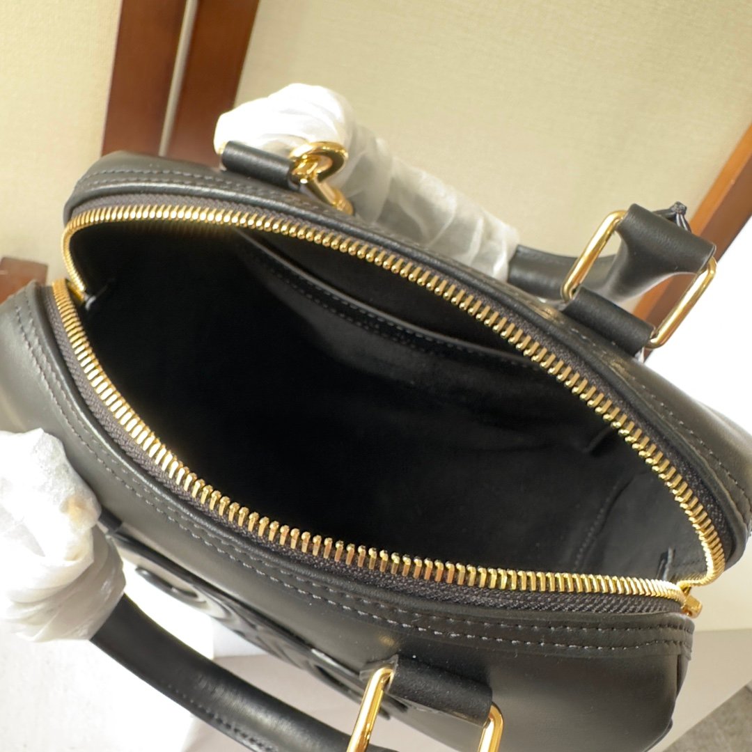 1比1高仿名牌包Celine賽琳 凱旋門光滑牛皮CUIR TRIOMPHE小型波士頓手袋 黑色