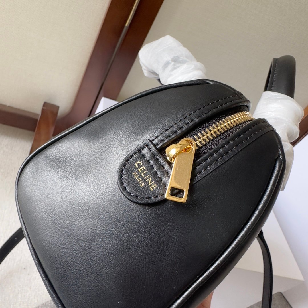 1比1高仿名牌包Celine賽琳 凱旋門光滑牛皮CUIR TRIOMPHE小型波士頓手袋 黑色