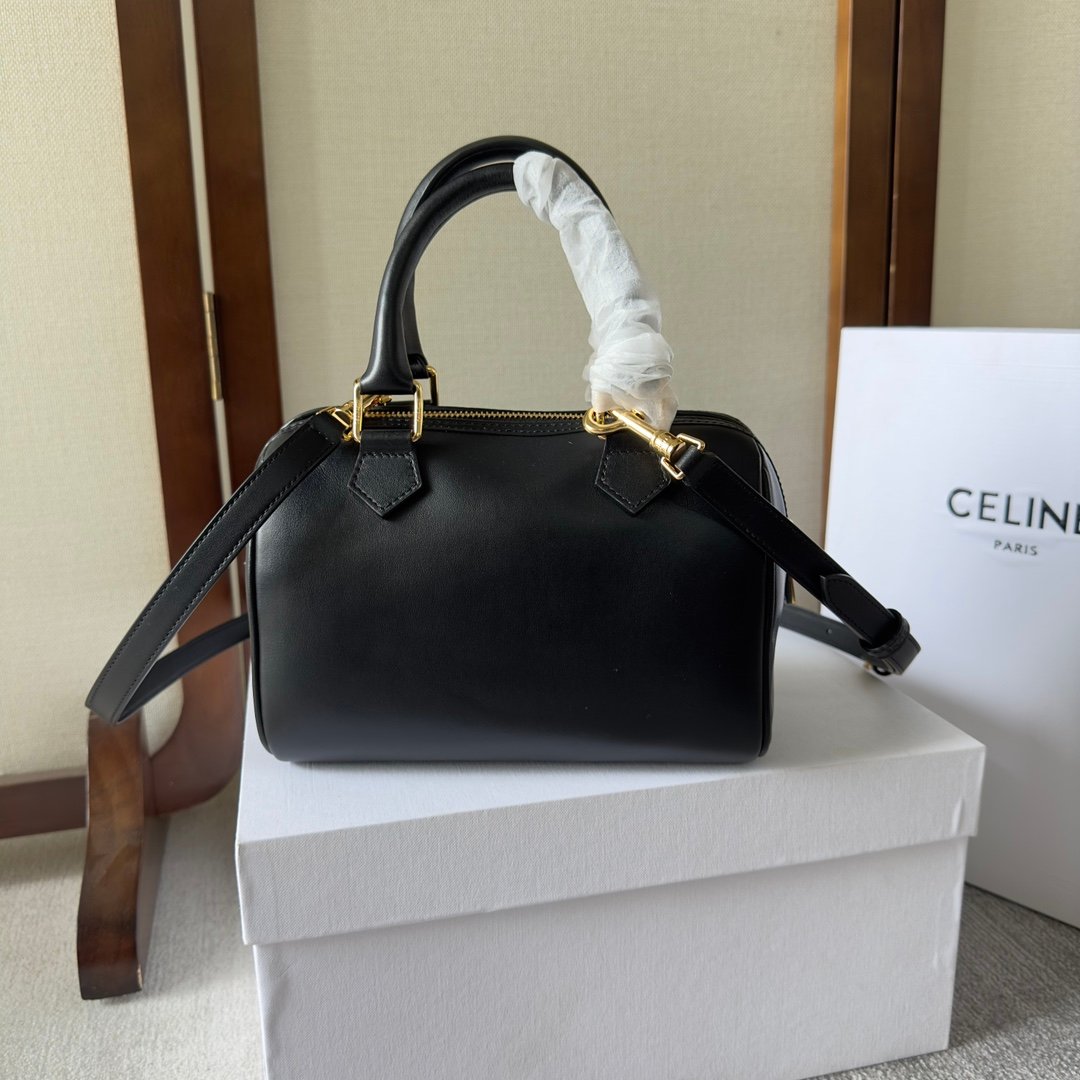 1比1高仿名牌包Celine賽琳 凱旋門光滑牛皮CUIR TRIOMPHE小型波士頓手袋 黑色