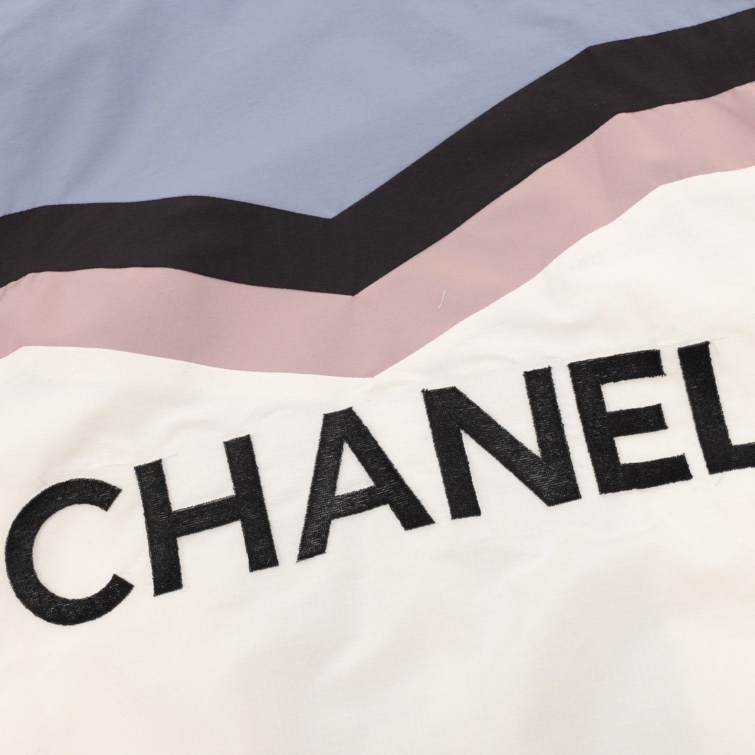 太好看了香奈兒Chanel原單高仿連帽logo外套 專櫃同步