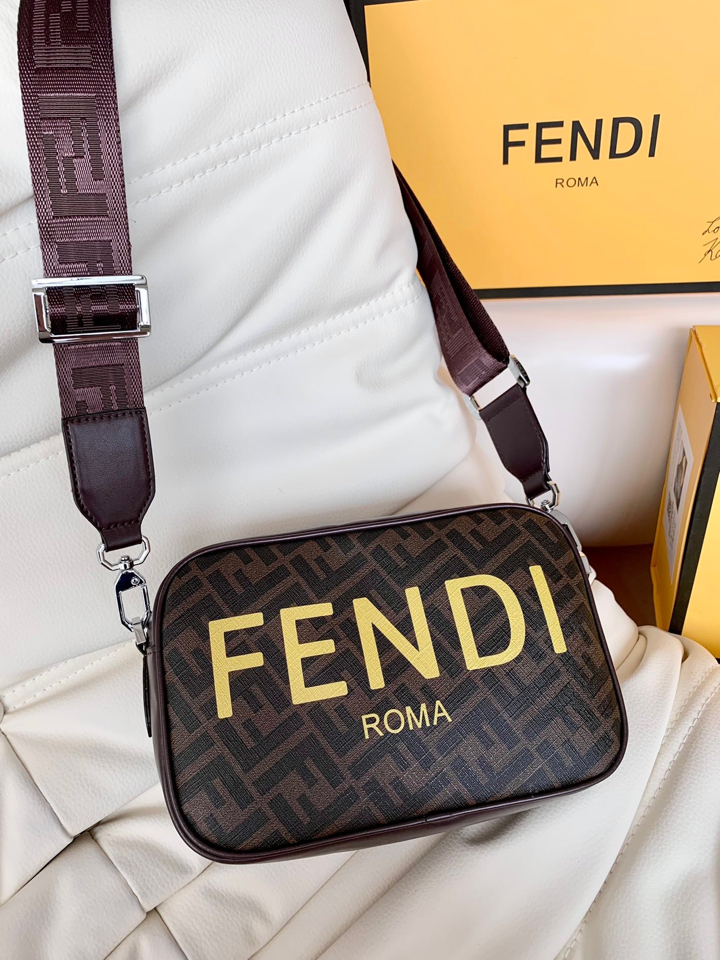 高仿FENDI pouch芬迪男包 相機包 牛皮