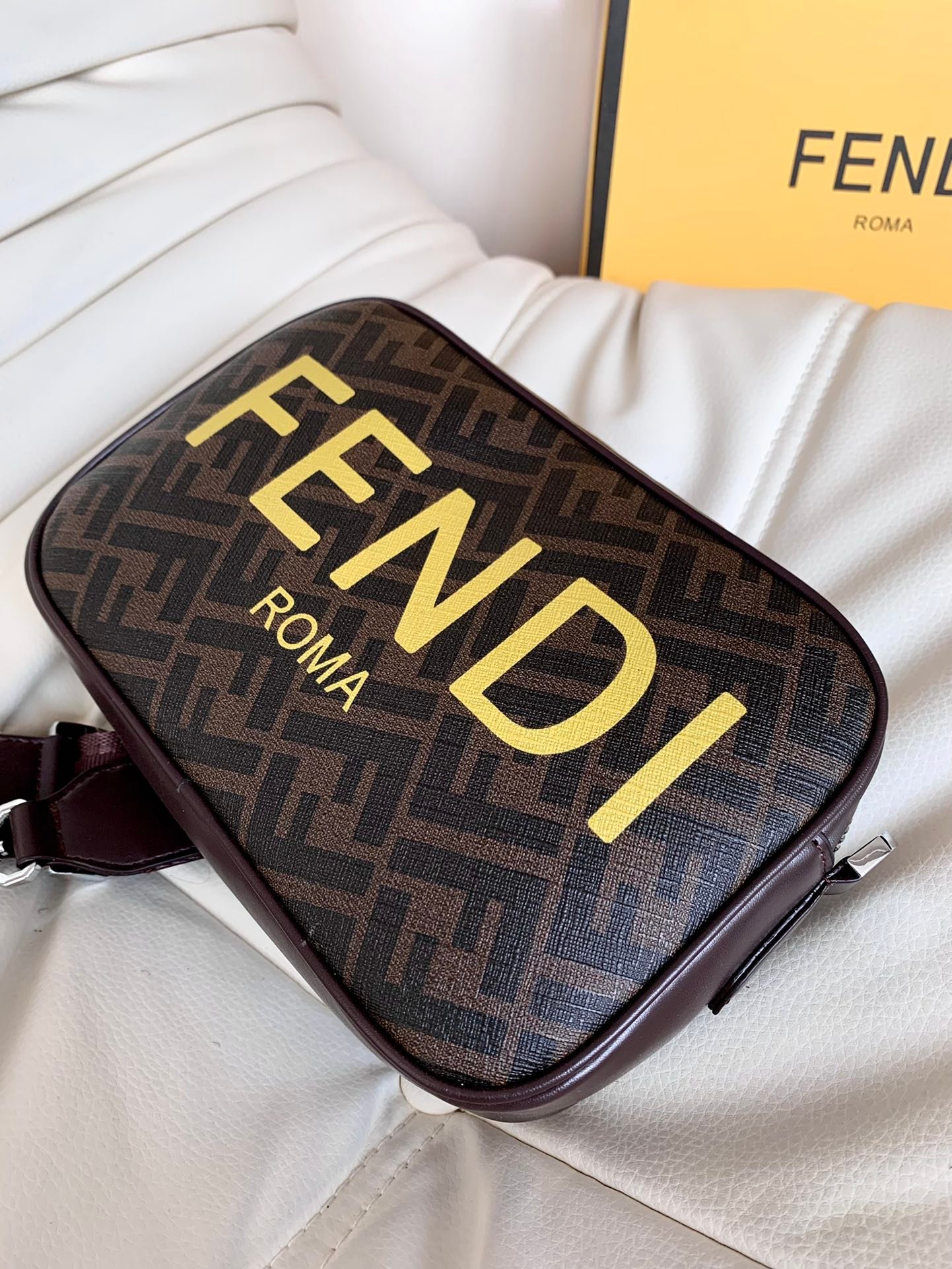 高仿FENDI pouch芬迪男包 相機包 牛皮
