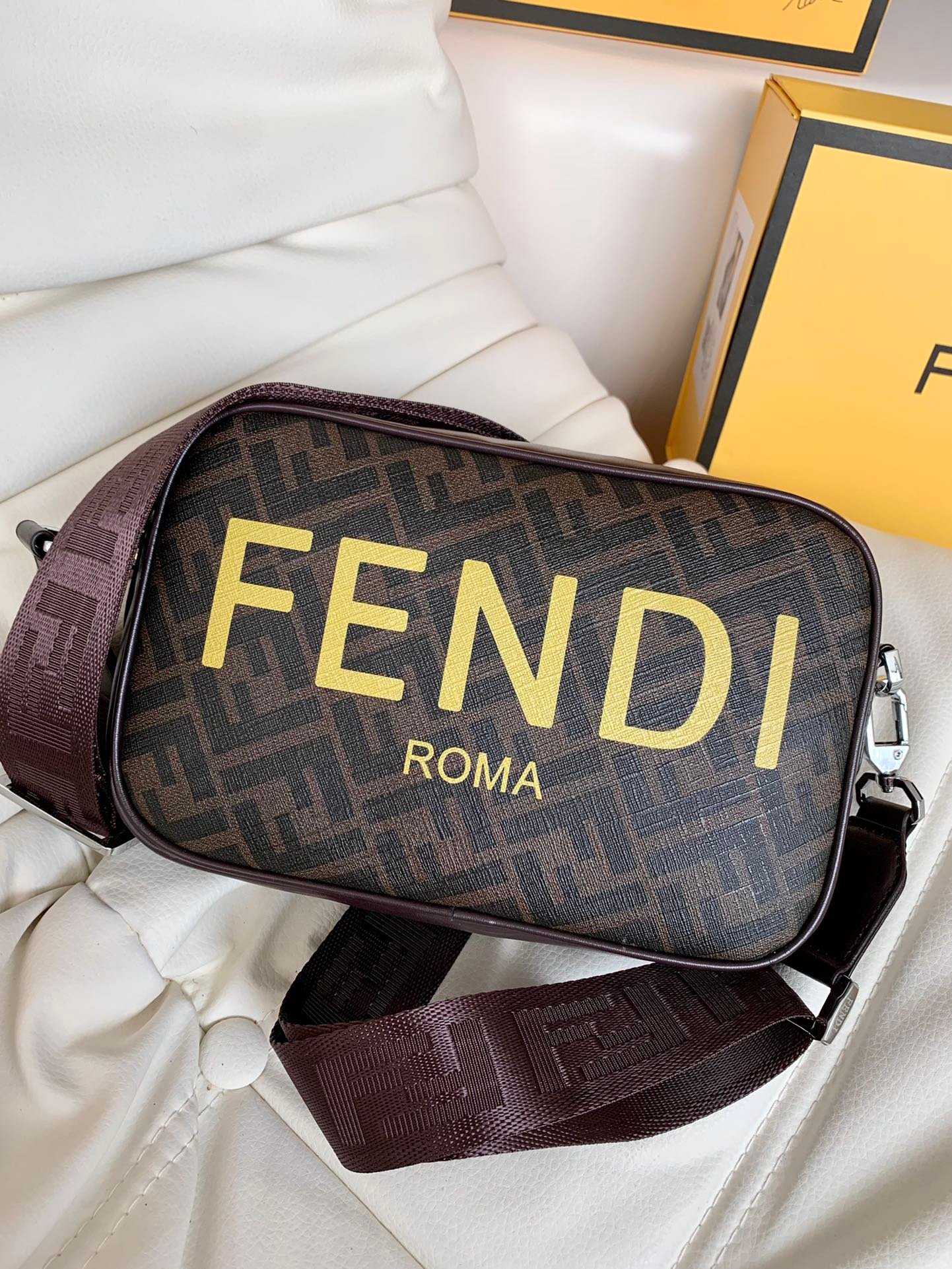 高仿FENDI pouch芬迪男包 相機包 牛皮