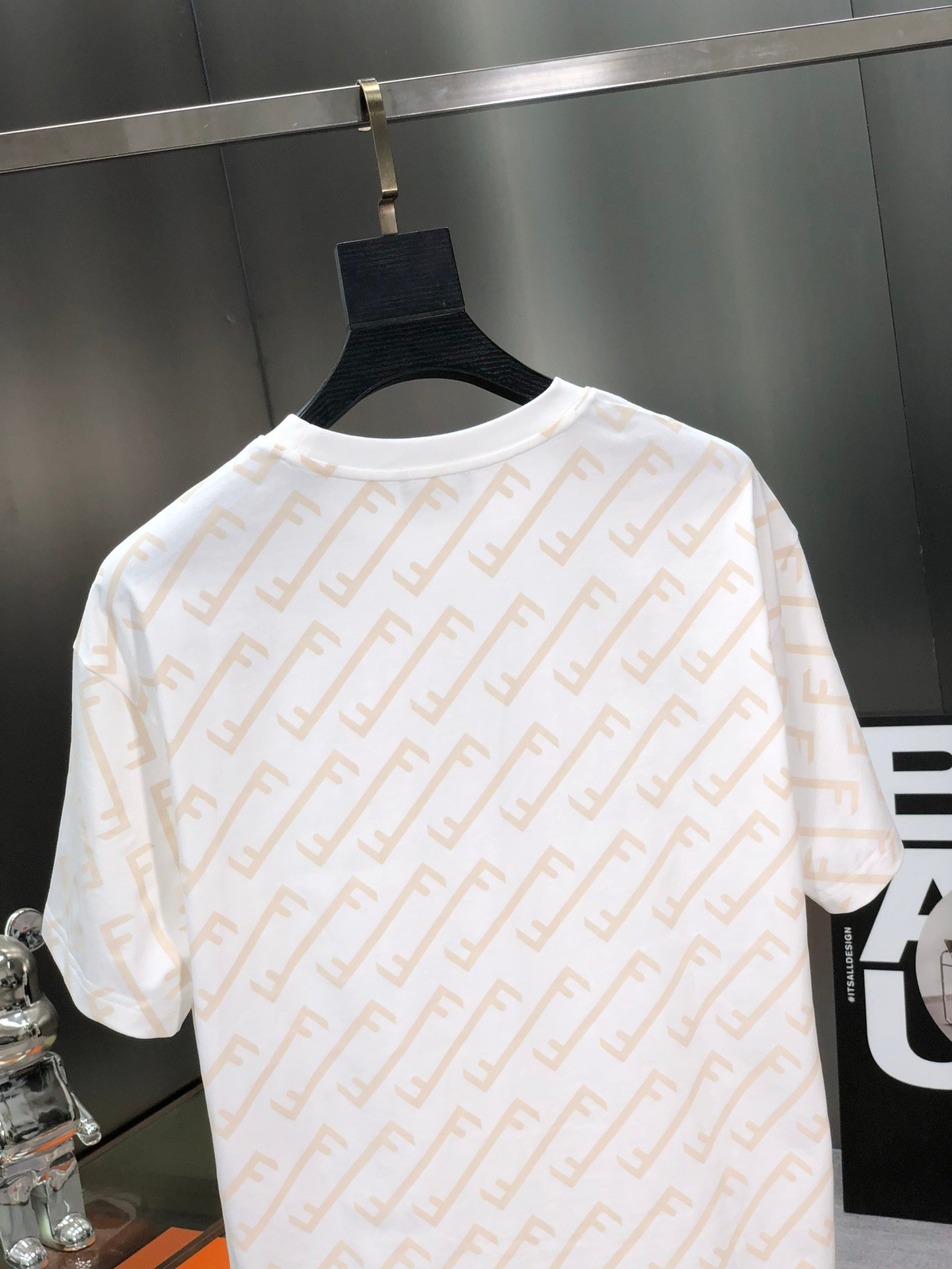 芬迪一比一精品衣服 圓領短袖T恤 白色 專櫃同步