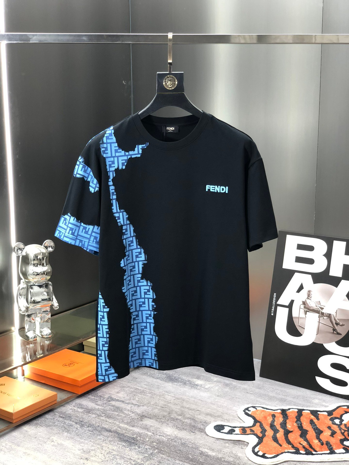 太帥氣的撞色印花芬迪FENDI2024新品高仿圓領T恤衫男