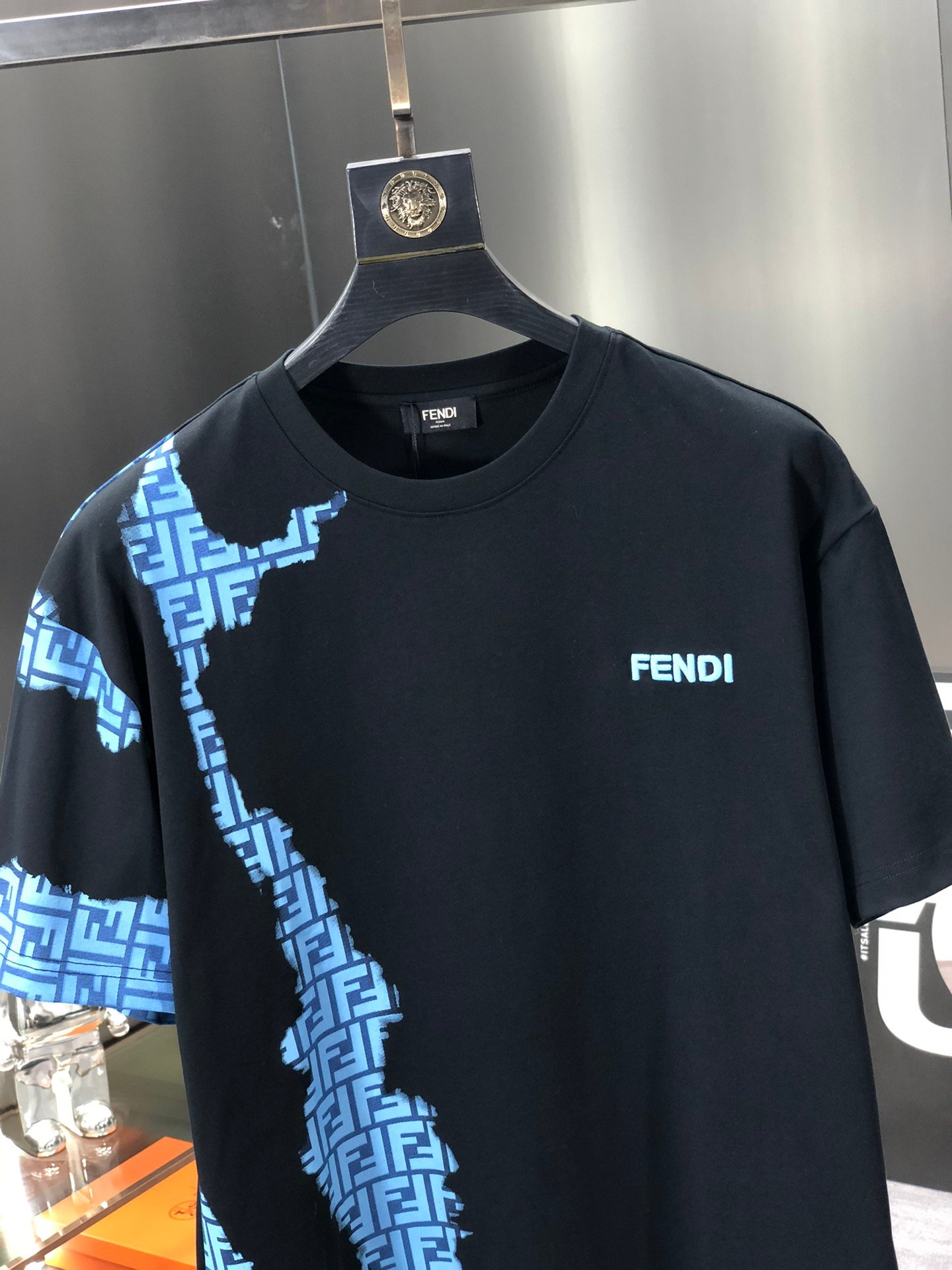 太帥氣的撞色印花芬迪FENDI2024新品高仿圓領T恤衫男