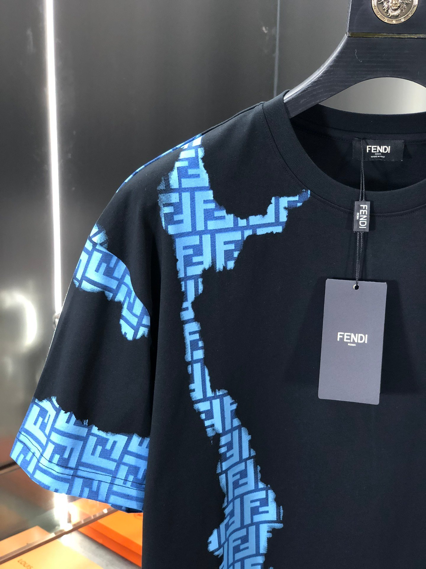 太帥氣的撞色印花芬迪FENDI2024新品高仿圓領T恤衫男