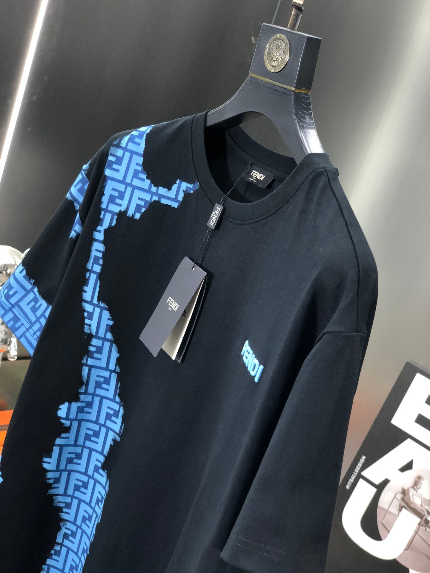 太帥氣的撞色印花芬迪FENDI2024新品高仿圓領T恤衫男