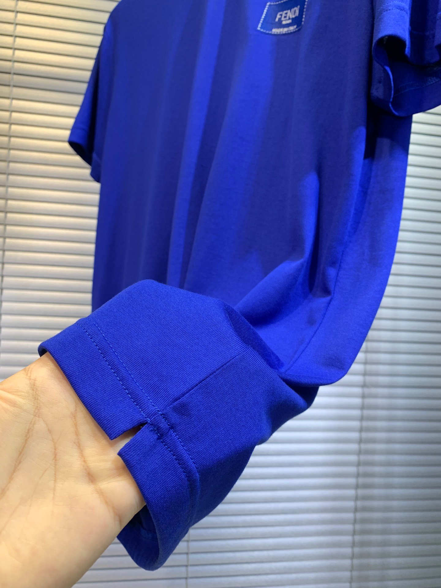 醒目的藍色 芬迪圓領短袖T恤男裝高仿修身衣服