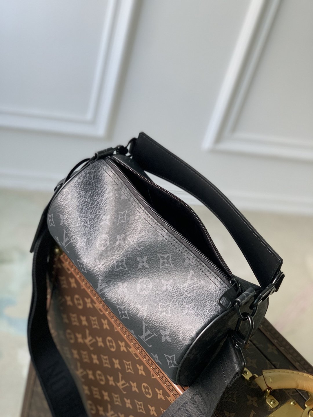 M46692黑花 系列 精品A貨LV 圓筒包 單肩包