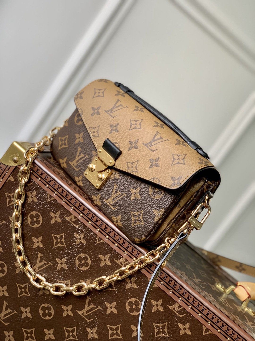 頂級A貨M46279LV郵差包 East West Métis 手袋