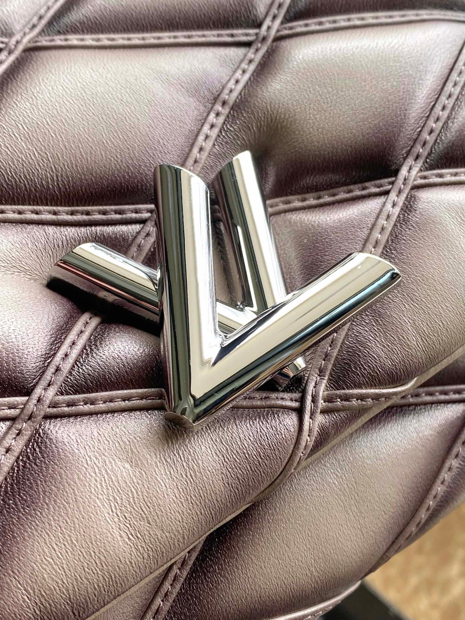 M23045 Louis Vuitton 原單一比一復刻包包 銀灰色