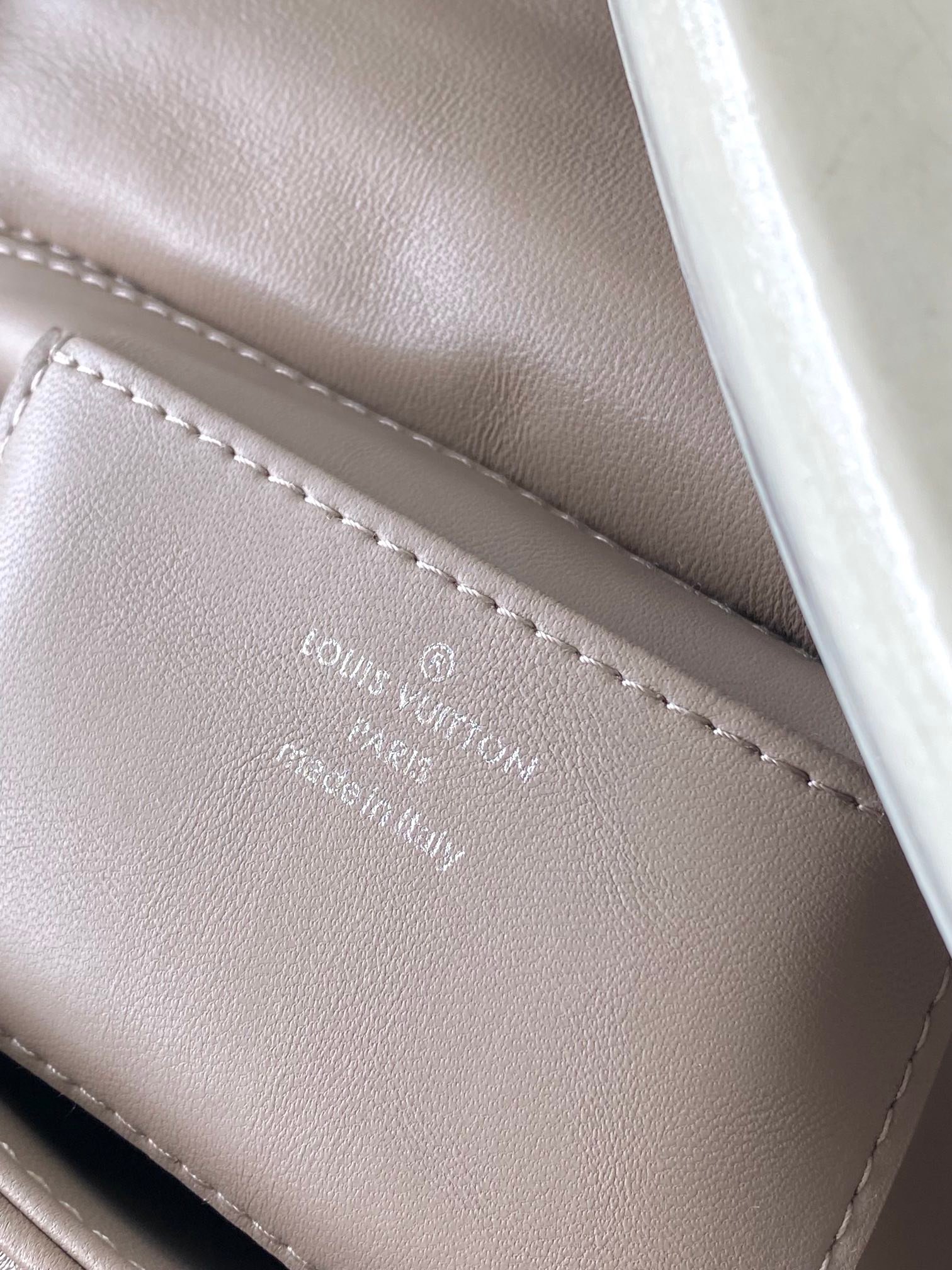M23045 Louis Vuitton 原單一比一復刻包包 銀灰色