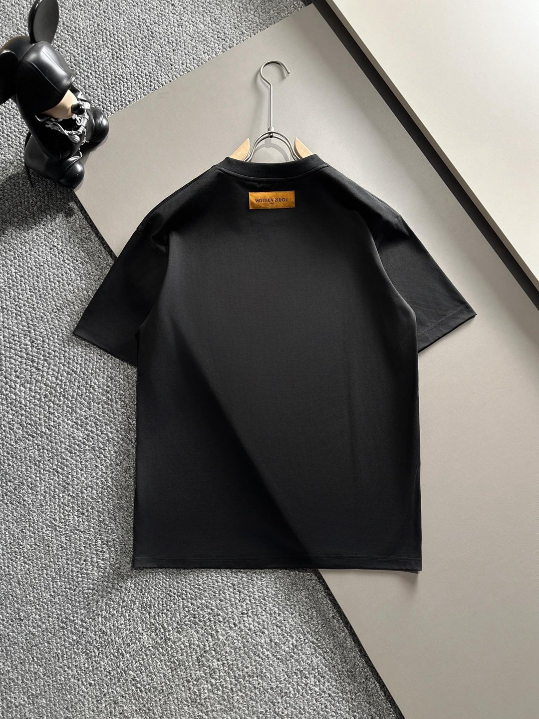 精美黑色 獨特印花 2024 LV高仿衣服 原單短袖T恤