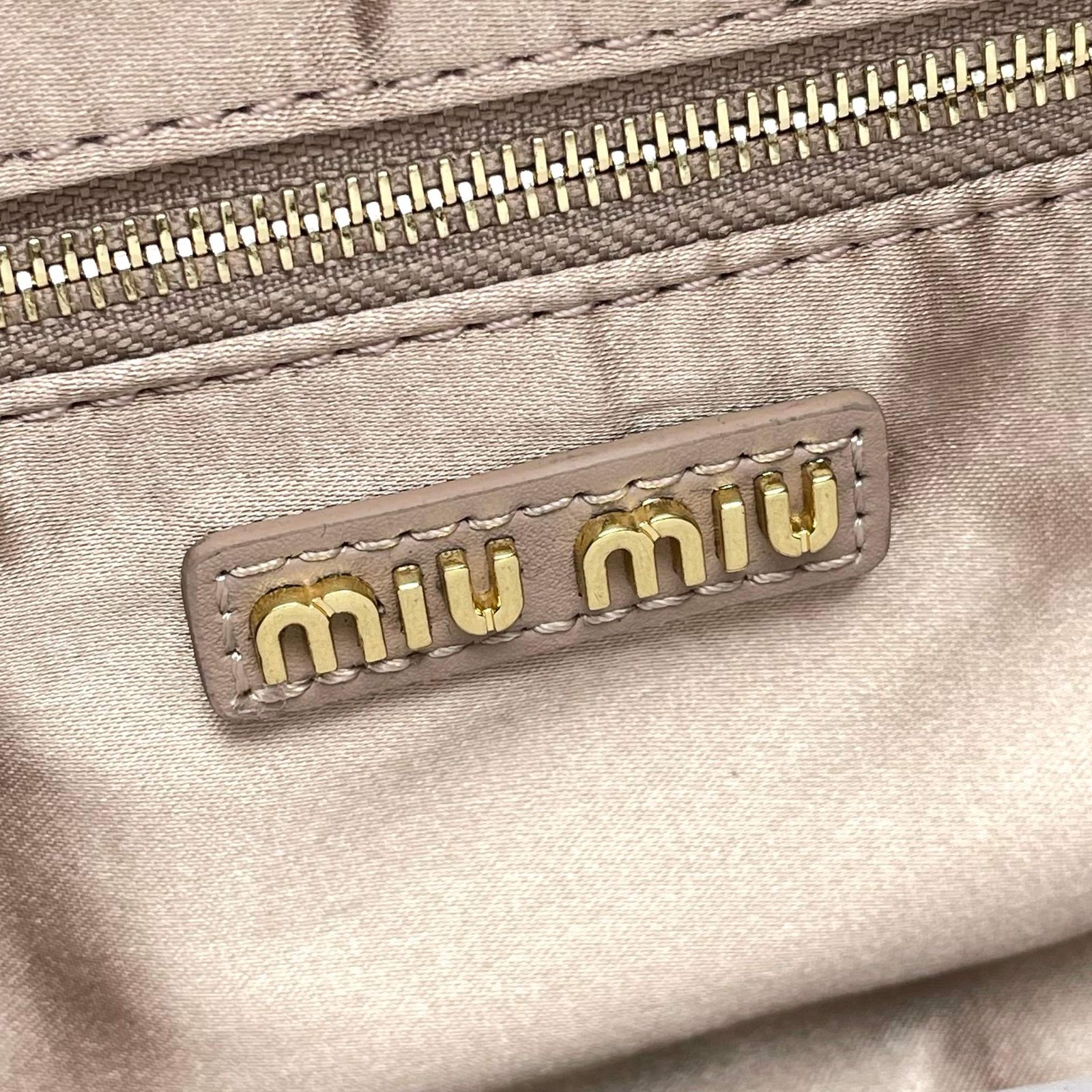 高仿名牌包Miu Miu缪缪 保齡球包包手提包 Arcadie 皮革手袋 米黄