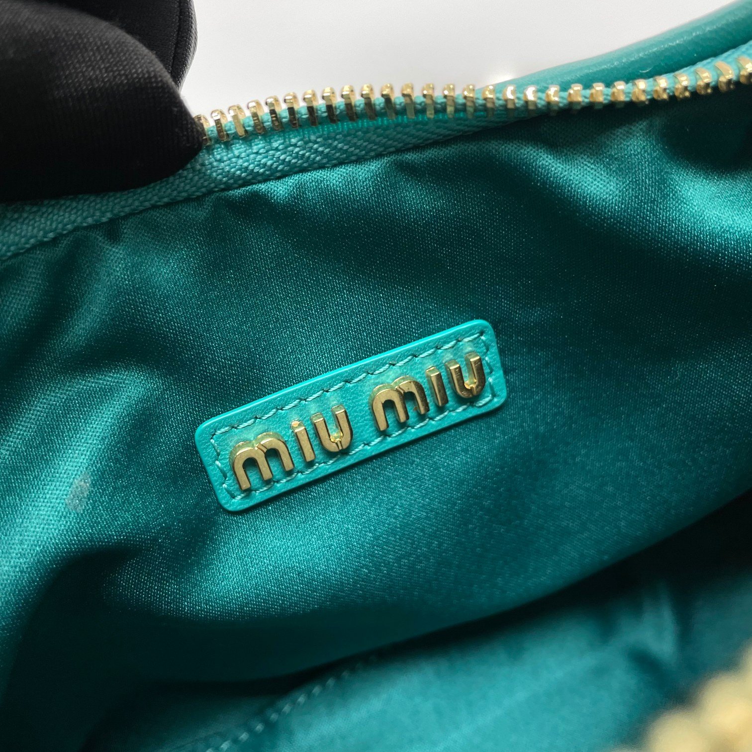 Miu Miu缪缪複刻包包 Wander Matelassé納帕軟皮半月形手袋 孔雀藍