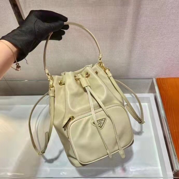 一比一複刻普拉達包包 Prada Duet Re-Nylon 水桶袋 杏色